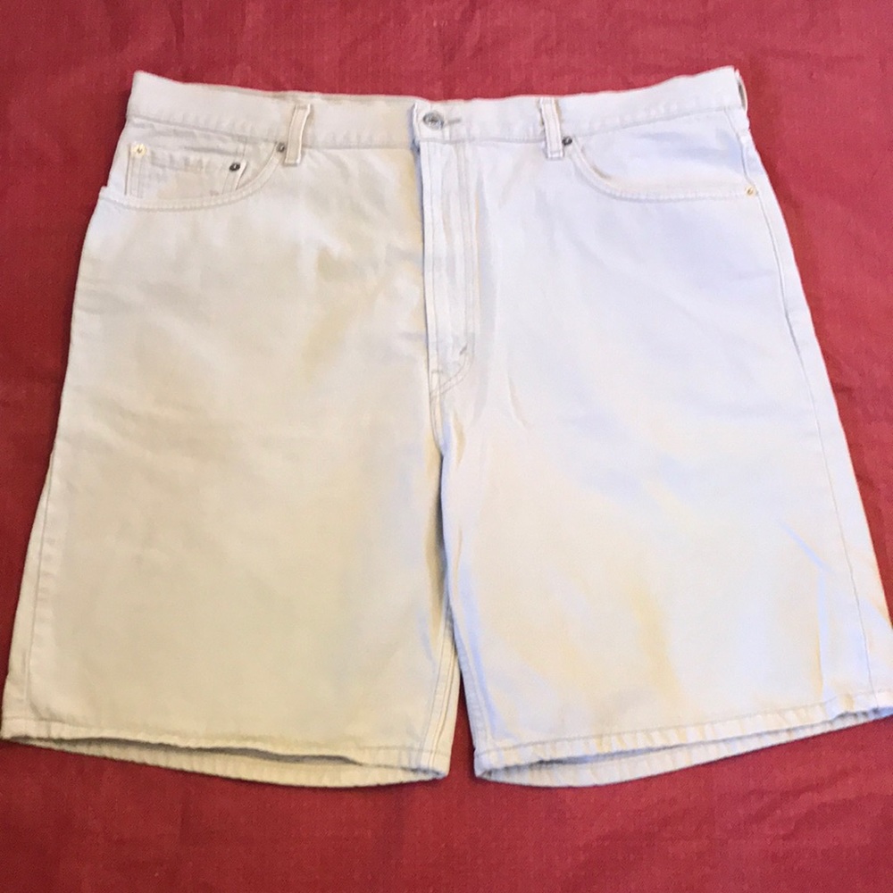 Levi’s Cream Color Shorts sz XL